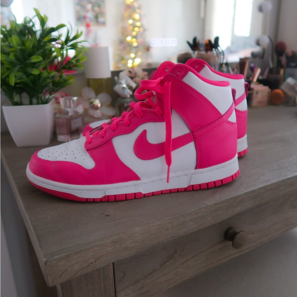 NIKE PINK DUNKS!!